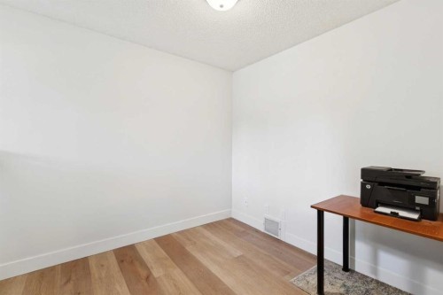 91 Deerfield Drive Se, Calgary, AB - Indoor Photo Showing Other Room