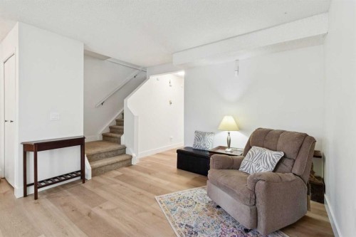 91 Deerfield Drive Se, Calgary, AB - Indoor