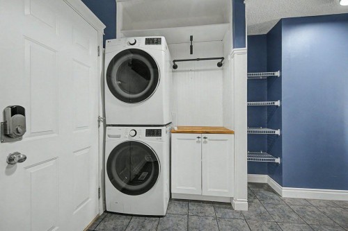218 Cougarstone Circle Sw, Calgary, AB - Indoor Photo Showing Laundry Room
