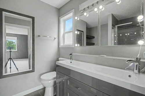 218 Cougarstone Circle Sw, Calgary, AB - Indoor Photo Showing Bathroom
