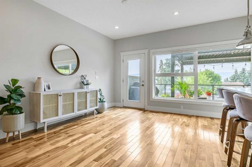 5013 23 Avenue Nw, Calgary, AB - Indoor