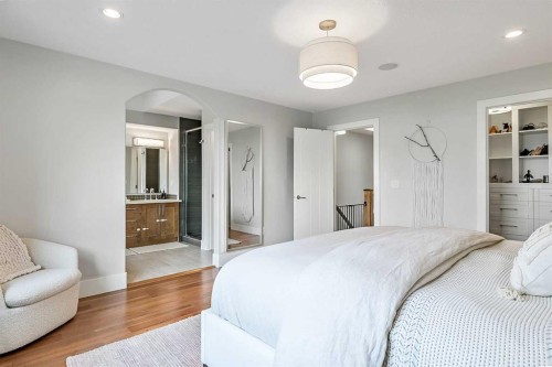 5013 23 Avenue Nw, Calgary, AB - Indoor Photo Showing Bedroom