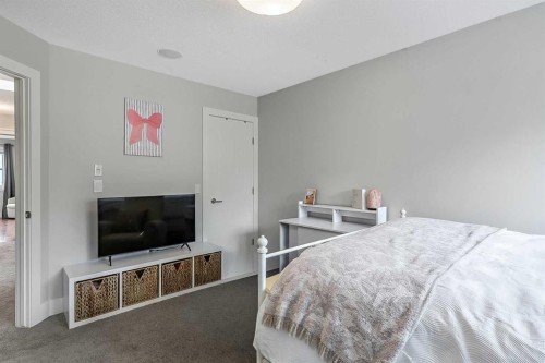 5013 23 Avenue Nw, Calgary, AB - Indoor Photo Showing Bedroom
