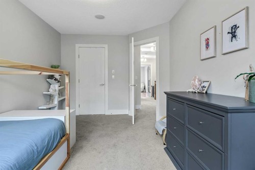 5013 23 Avenue Nw, Calgary, AB - Indoor Photo Showing Bedroom