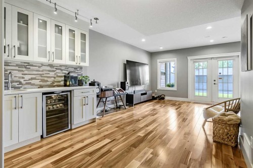 5013 23 Avenue Nw, Calgary, AB - Indoor