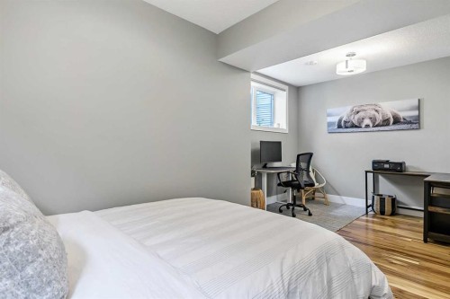5013 23 Avenue Nw, Calgary, AB - Indoor Photo Showing Bedroom
