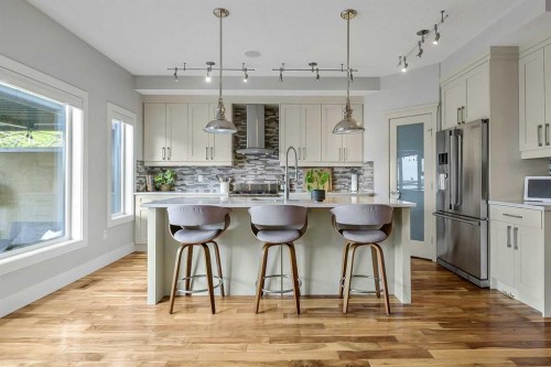 5013 23 Avenue Nw, Calgary, AB - Indoor Photo Showing Kitchen With Upgraded Kitchen