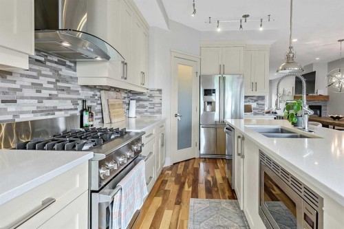 5013 23 Avenue Nw, Calgary, AB - Indoor Photo Showing Kitchen With Double Sink With Upgraded Kitchen