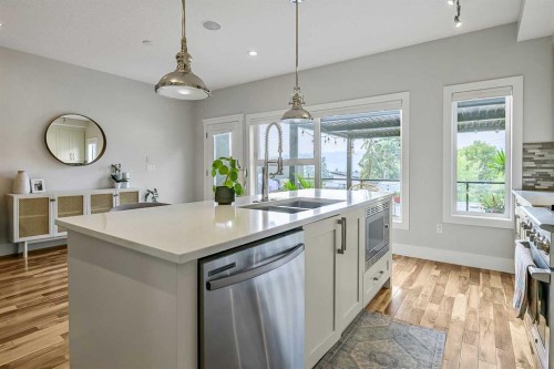 5013 23 Avenue Nw, Calgary, AB - Indoor Photo Showing Kitchen With Double Sink With Upgraded Kitchen