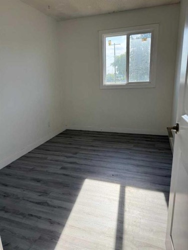 1718 37 Street Se, Calgary, AB - Indoor Photo Showing Other Room