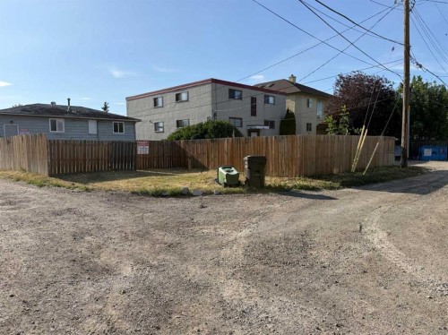 1718 37 Street Se, Calgary, AB - Outdoor