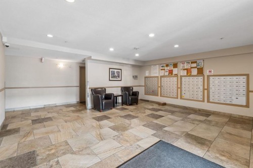 1305-8 Bridlecrest Drive Sw, Calgary, AB - Indoor Photo Showing Other Room