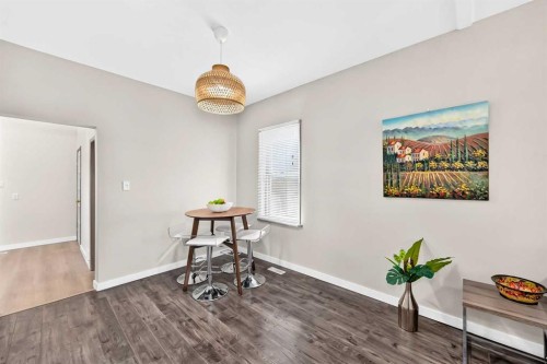 139 11 Avenue Ne, Calgary, AB - Indoor Photo Showing Other Room