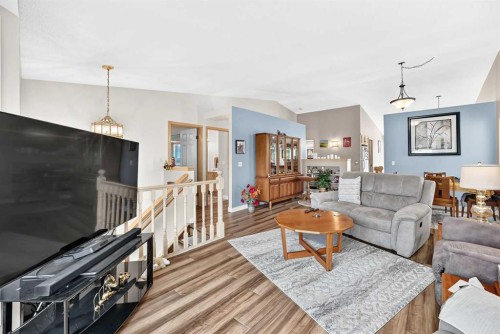 18 Shawbrooke Rise Sw, Calgary, AB - Indoor Photo Showing Living Room