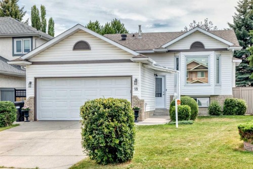 18 Shawbrooke Rise Sw, Calgary, AB - Outdoor With Facade