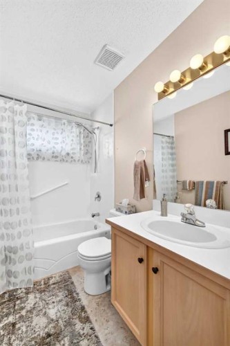 18 Shawbrooke Rise Sw, Calgary, AB - Indoor Photo Showing Bathroom