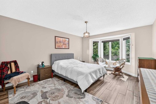 18 Shawbrooke Rise Sw, Calgary, AB - Indoor Photo Showing Bedroom