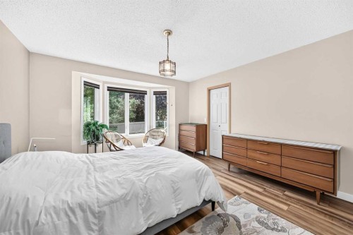 18 Shawbrooke Rise Sw, Calgary, AB - Indoor Photo Showing Bedroom