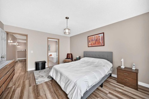 18 Shawbrooke Rise Sw, Calgary, AB - Indoor Photo Showing Bedroom