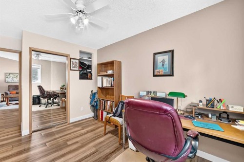 18 Shawbrooke Rise Sw, Calgary, AB - Indoor Photo Showing Other Room