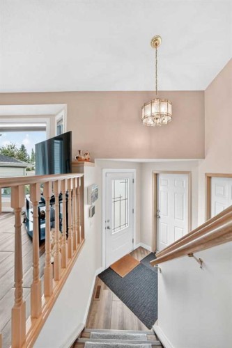 18 Shawbrooke Rise Sw, Calgary, AB - Indoor Photo Showing Other Room