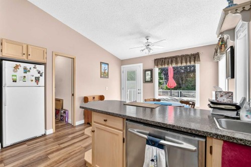 18 Shawbrooke Rise Sw, Calgary, AB - Indoor Photo Showing Kitchen