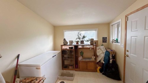 407 1 Avenue Nw, Sundre, AB - Indoor