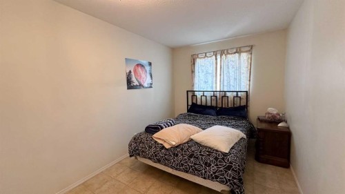 407 1 Avenue Nw, Sundre, AB - Indoor Photo Showing Bedroom