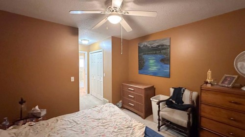 407 1 Avenue Nw, Sundre, AB - Indoor Photo Showing Bedroom