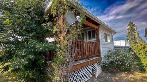 407 1 Avenue Nw, Sundre, AB - Outdoor
