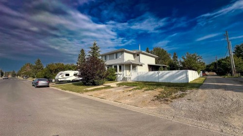 407 1 Avenue Nw, Sundre, AB - Outdoor
