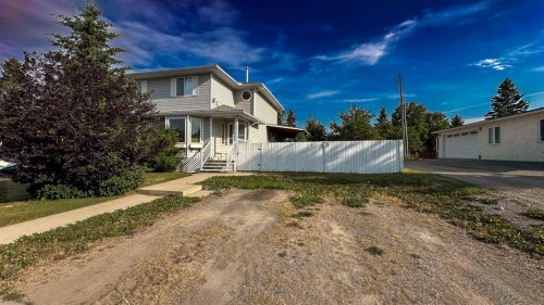 407 1 Avenue Nw, Sundre, AB - Outdoor