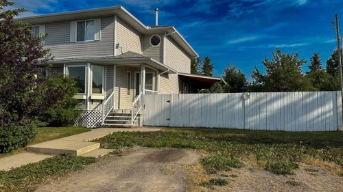 407 1 Avenue Nw, Sundre, AB - Outdoor