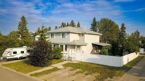 407 1 Avenue Nw, Sundre, AB - Outdoor