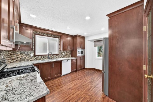 291 Falton Drive Ne, Calgary, AB - Indoor Photo Showing Kitchen