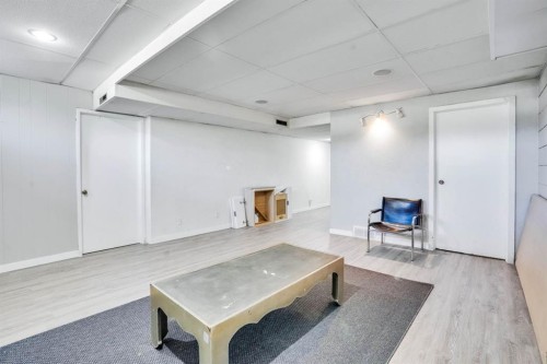 116 Selkirk Drive Sw, Calgary, AB - Indoor Photo Showing Other Room