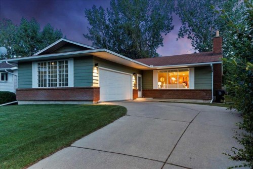 124 Oakmoor Place Sw, Calgary, AB - Outdoor