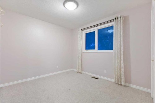 124 Oakmoor Place Sw, Calgary, AB - Indoor Photo Showing Other Room