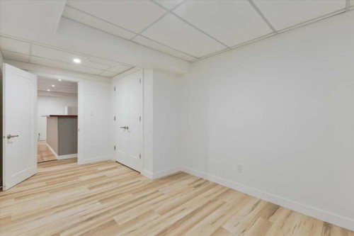 124 Oakmoor Place Sw, Calgary, AB - Indoor Photo Showing Other Room