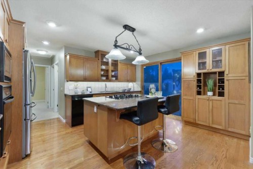 124 Oakmoor Place Sw, Calgary, AB - Indoor Photo Showing Kitchen