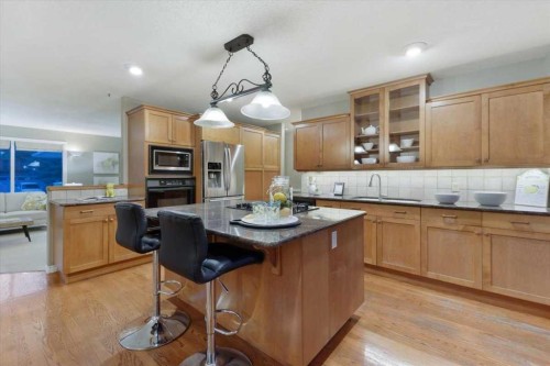 124 Oakmoor Place Sw, Calgary, AB - Indoor Photo Showing Kitchen