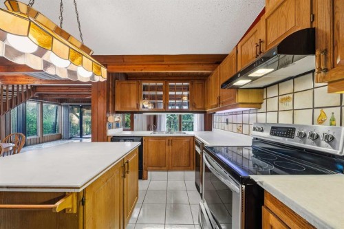 15 Glenview Drive Sw, Calgary, AB - Indoor Photo Showing Kitchen