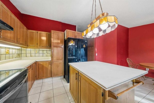 15 Glenview Drive Sw, Calgary, AB - Indoor Photo Showing Kitchen