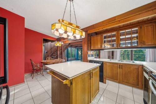 15 Glenview Drive Sw, Calgary, AB - Indoor Photo Showing Kitchen With Double Sink