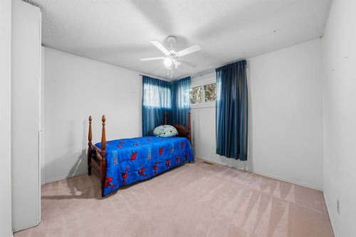 15 Glenview Drive Sw, Calgary, AB - Indoor Photo Showing Bedroom