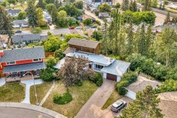 15 Glenview Drive SW Calgary, AB T3E 4H4