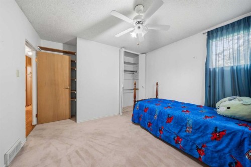 15 Glenview Drive Sw, Calgary, AB - Indoor Photo Showing Bedroom