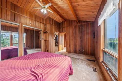 15 Glenview Drive Sw, Calgary, AB - Indoor Photo Showing Bedroom