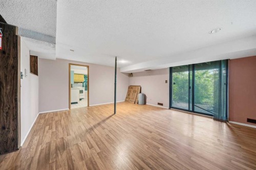 15 Glenview Drive Sw, Calgary, AB - Indoor Photo Showing Other Room