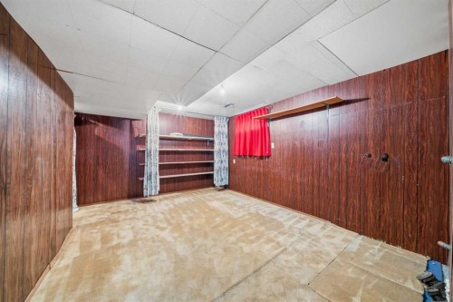 15 Glenview Drive Sw, Calgary, AB - Indoor Photo Showing Other Room